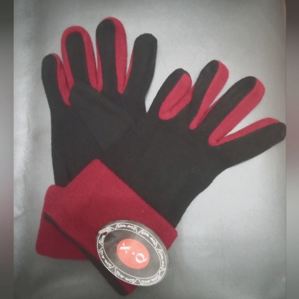 X.Q Black and Burgundy Gloves